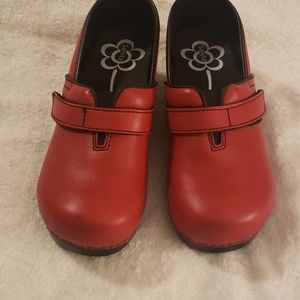 Sanita deerskin red clogs size 40